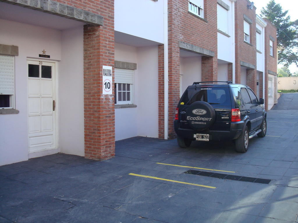 Hotel De Cine Las Golondrinas Villa Gesell Exterior photo